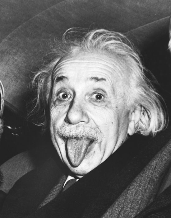 Einstein pokazuje język