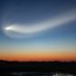 Powracająca na ziemię rakieta Falcon 9 z oddali przypominała spadającą gwiazdę (fot. Getty Images)