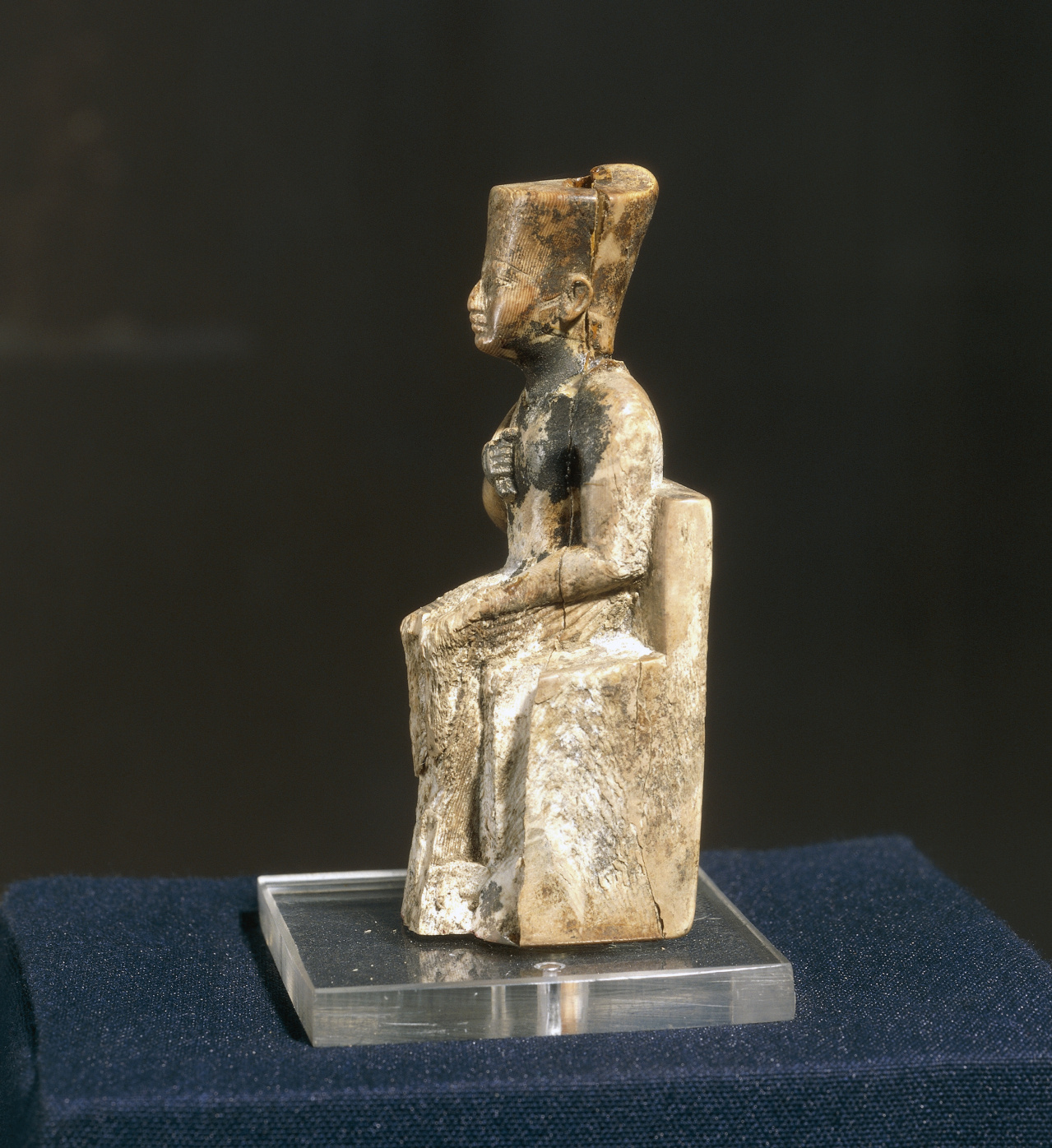 Figurka ukazująca faraona Cheopsa
