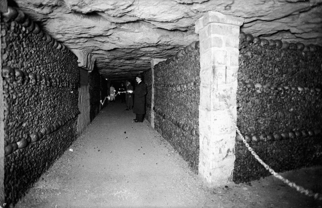 Ossuarium w paryskich katakumbach