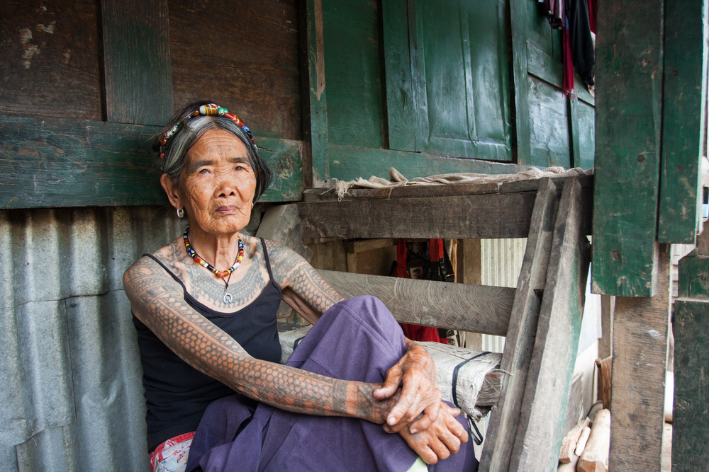 Jedna z najbardziej znanych tatuatorek świata.106-letnia Apo Whang-Od z Filipin. fot: Shutterstock