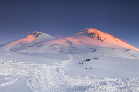 Elbrus szczyt Europy czy Azji? Kontrowersje wokół najwyższej góry Kaukazu i ciekawostki na jej temat