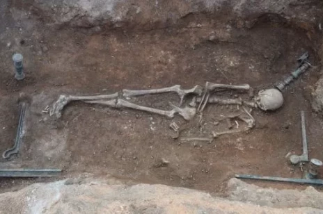 W Grecji odnaleziono zwłoki kobiety, którą pochowano w „syrenim łożu”. Co to takiego?