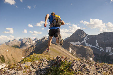Bieganie i podróżowanie. Poznaj biegi górskie w Europie