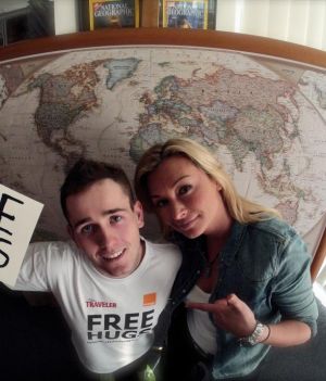 Maksym Skorubski, 20-letni podróżnik backpacker wyrusza w podróż dookoła świata, by uściskać i przytulić ludzi na 4 kontynentach, w kilkunastu krajach.
