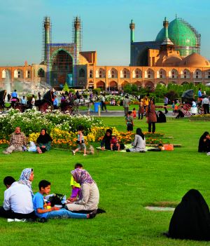 Popularną rozrywką są w Iranie pikniki (