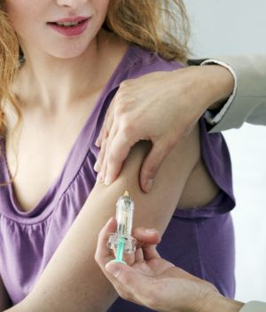 Szczepionki na HPV mogą wyeliminować raka szyjki macicy. Już brakuje ich w polskich aptekach