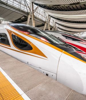 Pociąg osiąga prędkość 350 km/h i jest naszpikowany elektroniką (fot. Getty Images)