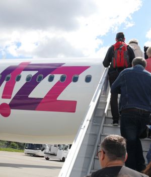 WizzAir ogranicza loty z Polski do Włoch (fot. Getty Images)