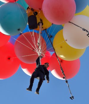 David Baine w czasie lotu z balonami (fot. Getty Images)