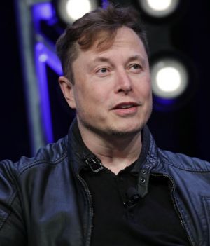 Elon Musk twierdzi, że Neuralink pozwoli zapisywać wspomnienia i komunikować się telepatycznie (fot. Getty Images)