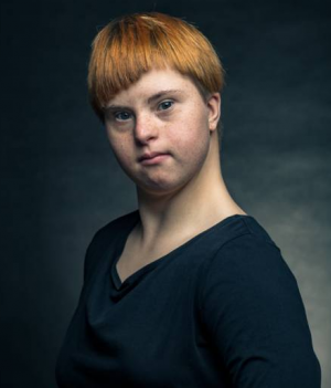 "Portrety trochę inaczej".  Zdjęcia fotografa National Geographic oswajają wizerunek osób z Zespołem Downa