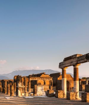 List taki, jak przesłała Nicole, nie należy do rzadkości. Turyści często zwracają skradzione z Pompejów artefakty. Czyżby klątwa była prawdziwa? (fot. Getty Images/ Atlantide Phototravel)