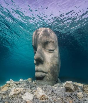 (fot. Jason deCaires Taylor/underwatersculpture.com)