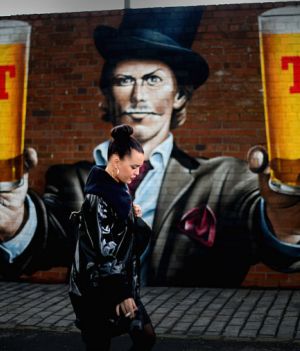 Mural w Glasgow / Photo by Jeff J Mitchell/Getty Images