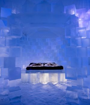 Szwecja zaprasza do hotelu z lodu. Jak zasnąć przy  -7 st. Celsjusza?
