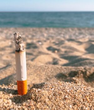 Hiszpania wprowadza zakaz palenia papierosów na plażach. Będą surowe kary