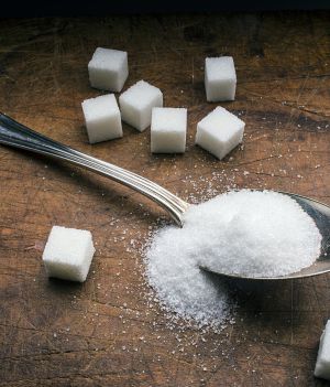 Czy można objadać się cukrem bez szkody dla zdrowia? U Grenlandczyków pozwala na to rzadka mutacja (fot. Getty Images)