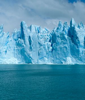 Drogę na kontynent amerykański przegradzała niegdyś gigantyczna ściana lodowa. Miała ponad 900 m wysokości! (fot. Getty Images)