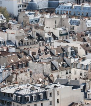 Francja spoza przewodnika. Influencer pokazuje, jak wygląda życie w ubogich dzielnicach