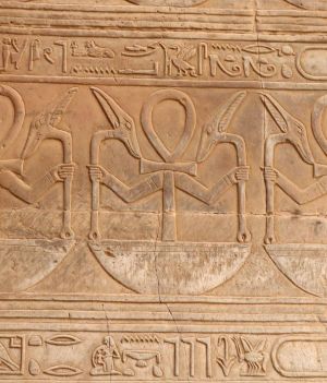 Symbole egipskie i ich znaczenie - co zdobiło egipskie świątynie i obeliski? (fot. Universal History Archive/Universal Images Group via Getty Images)