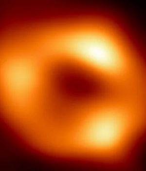 Tak wygląda supermasywna czarna dziura w centrum naszej Galaktyki. Czy to ważne odkrycie? Astronomowie są podzieleni (fot. EHT Collaboration)