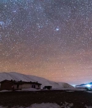 Gwiazdozbiory nieba północnego: jakie są ich nazwy i jak je znaleźć? (fot. Xue Bing / Costfoto/Future Publishing via Getty Images)