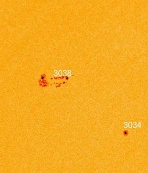 Gigantyczna plama na Słońcu podwoiła swój rozmiar w ciągu zaledwie 24 godzin. Jest skierowana prosto na nas (Fot. SDO/HMI)