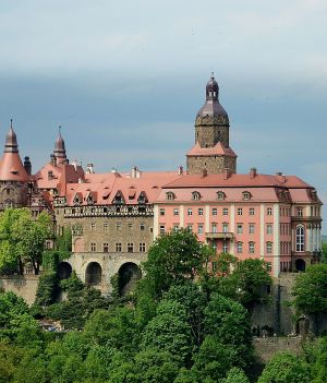 Zamek Książ w Wałbrzychu. Zwiedzanie, bilety i dojazd, historia obiektu (Fot. Emilia Ernst, Wikimedia Commons, CC-BY-SA-4.0)