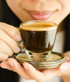 Kawa przedłuża życie! I to nawet wtedy, gdy jest rozpuszczalna i bezkofeinowa – wynika z wieloletnich badań (fot. Getty Images)