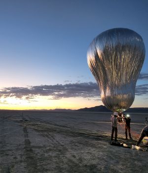 Balon-matrioszka wzbił się nad pustynią w Newadzie. Trwają testy rozwiązań dla robotycznej misji na Wenus (fot. NASA/JPL-Caltech)