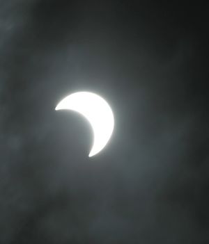 Częściowe zaćmienie Słońca 2022 (fot.  TPG/Getty Images)