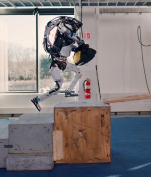Robot Atlas robi fikołki. Jak firma Boston Dynamics tworzy mechanicznego człowieka i co chce osiągnąć? (fot. Boston Dynamics)