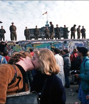Mur Berliński upadł w 1989 roku
