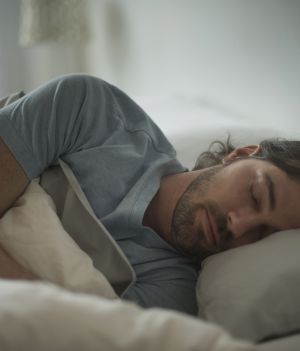 Ludzie nie hibernują, ale występuje u nich coś w rodzaju snu zimowego. Każdy z nas miał z tym do czynienia (fot. Getty Images)