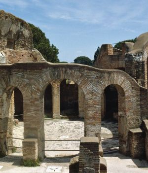 Ostia Antica – ruiny antycznego portu, który karmił Rzym. Gdzie się znajduje i co w nim warto zobaczyć? (fot. Getty Images)