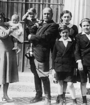 Mussolini z rodziną