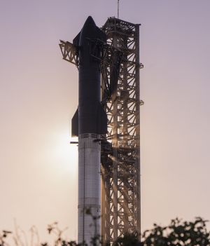 Starship to największa rakieta na świecie. Czy jej drugi testowy lot okaże się sukcesem? (fot. SpaceX )