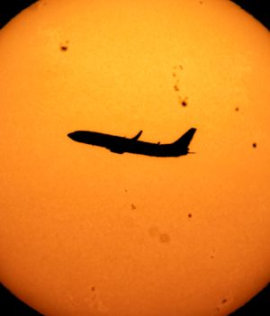 Lot z widokiem na zaćmienie Słońca
