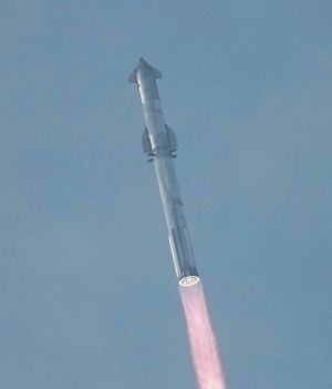 Do trzech razy sztuka. Największa rakieta świata Starship zakończyła pomyślnie trzeci test orbitalny (fot. Jon Shapley/Houston Chronicle via Getty Images)