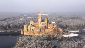 Zamek w Stobnicy: opis, zwiedzanie, bilety i dojazd, historia obiektu (Fot. SZ Archi, Wikimedia Commons, CC-BY-SA-4.0)