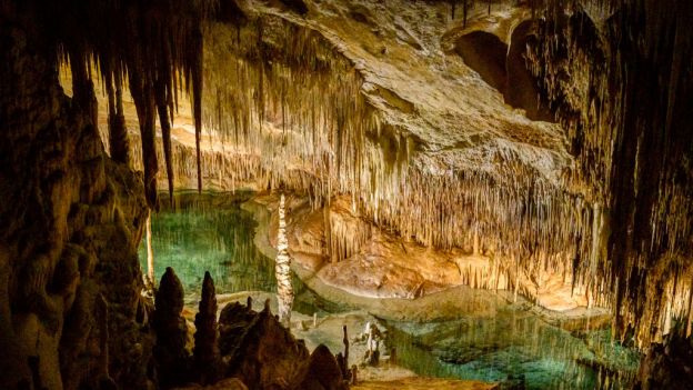 Cuevas del Drach, czyli Smocze Jaskinie, to duma Majorki. W środku można usłyszeć Chopina