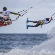 Zobacz jak zdobywali niebo. Piękne zdjęcia z mistrzostw kitesurfingu na Helu