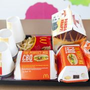 Frytki z McDonald's dobre na łysinę? Odpowiedzią jest zawarta w nich chemia