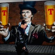 Mural w Glasgow / Photo by Jeff J Mitchell/Getty Images