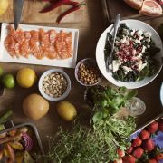Dieta nordycka. Co to jest i czy może poprawić wyniki badań bez utraty wagi? Co jeść, by żyć zdrowiej? (fot. Getty Images)