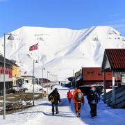 Spitsbergen - pogoda i temperatura. Jak globalne ocieplenie zmienia polarny świat? (fot.  Rune Hellestad- Corbis/ Corbis via Getty Images)