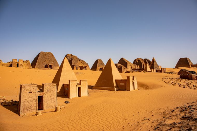 Nubijskie piramidy w Meroe
