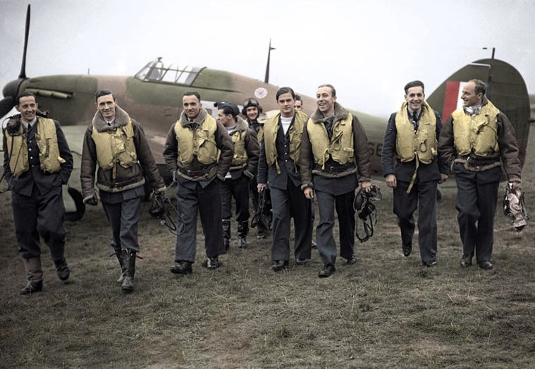 Piloci z Dywizjonu 303 w 1940 r.: Ferić, Kent, Grzeszczak, Radomski, Zumbach, Łukuciewski, Henneberg, Rogowski, Szaposznikow.