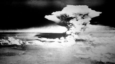 Grzyb atomowy po wybuchu bomby atomowej nad Hiroszimą w dniu 6 sierpnia 1945 roku
